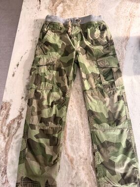 Hanna Andersson Green Camo Cargo Pants Size 8 (130)